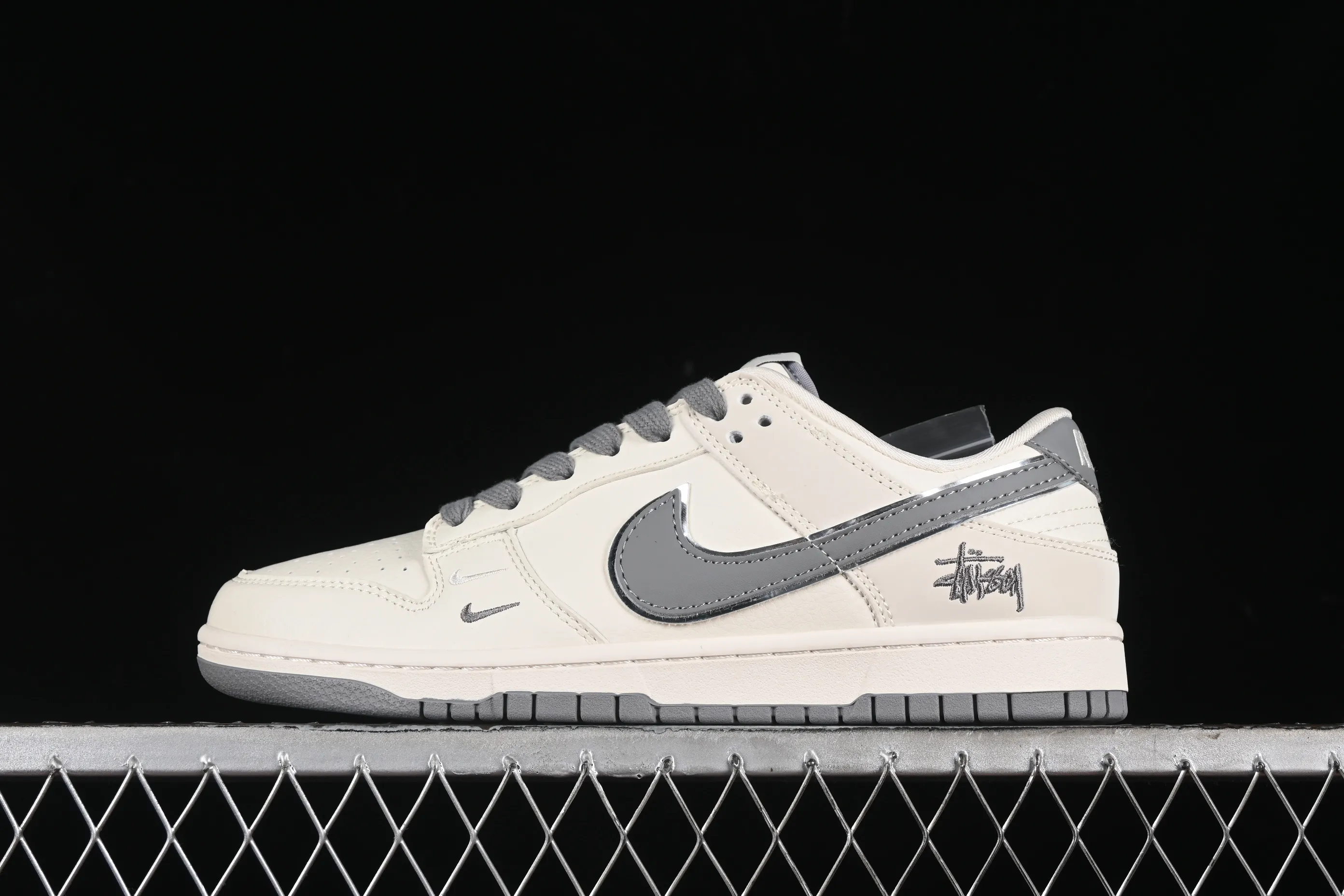 All categories Nk SB Dunk Series Nk SB Dunk Low High-end customized low-top sneakers Nk SB Dunk Low Stusi co-branded - off-white dark gray hook Anniversary high-end customized low-top casual sneakers DQ1098-382